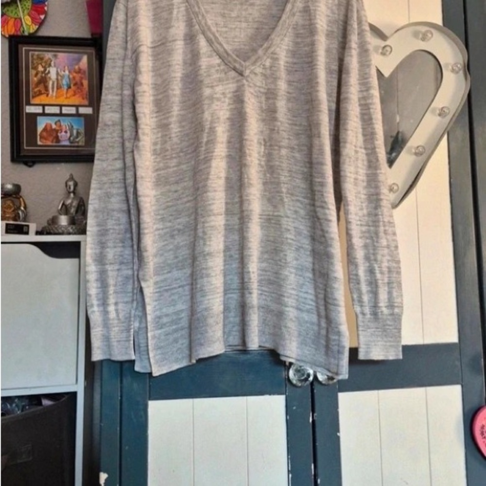 H&M Heather Gray V-Neck Long Sleeve Tee